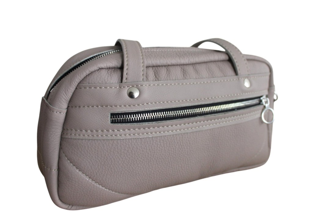 Le sac bowling artisan créateur cuir grège toucher doux.