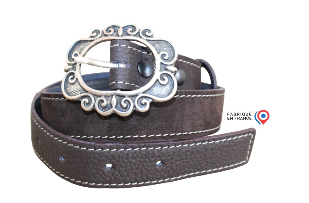 Ceinture en cuir brun foncé avec boucle décorative