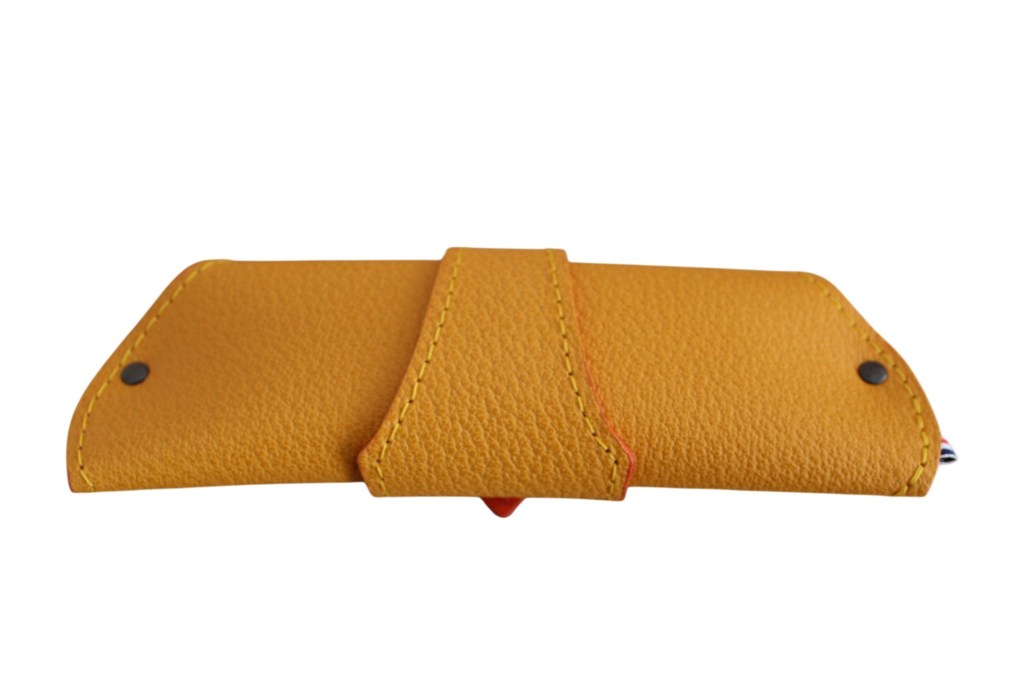 Arrière étui à lunettes Eiffel en cuir ocre jaune