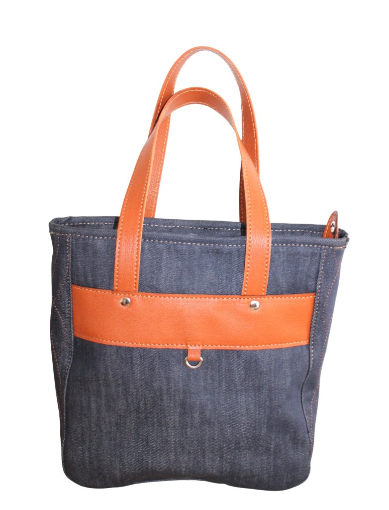 Arrière du cabas créateur en toile jean et cuir camel