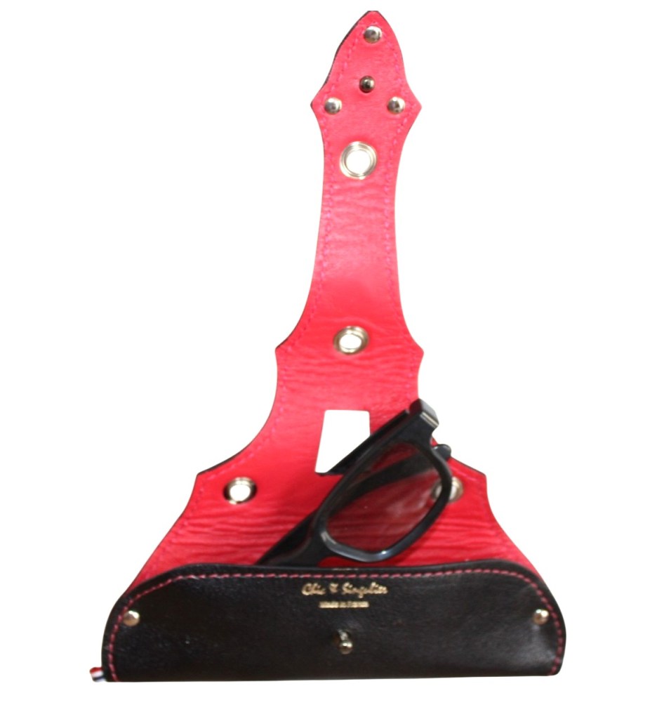 Etui à lunettes design Eiffel cuir bleu marine Etui à lunettes Eiffel créateur en cuir bovin noir avec rivets