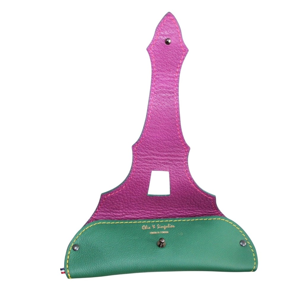 Intérieur de l'étui à lunettes Eiffel ouvert en cuir pleine fleur vert et fuchsia, création artisanale Chic & Singulier.
