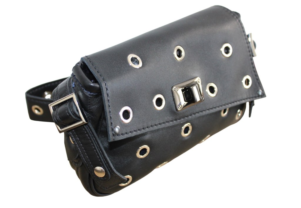 Sac cuir noir avec oeillets et bandoulière réglable